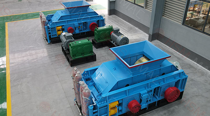 貴州1210齒輥+1210液壓對(duì)輥制砂機(jī)煤矸石提取硫精砂現(xiàn)場(chǎng)