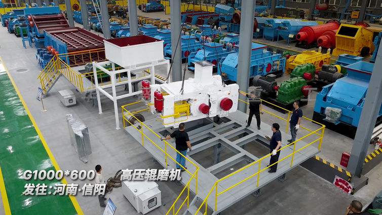 大型高壓輥磨機粉碎玄武巖時產(chǎn)200噸，能耗低產(chǎn)能高